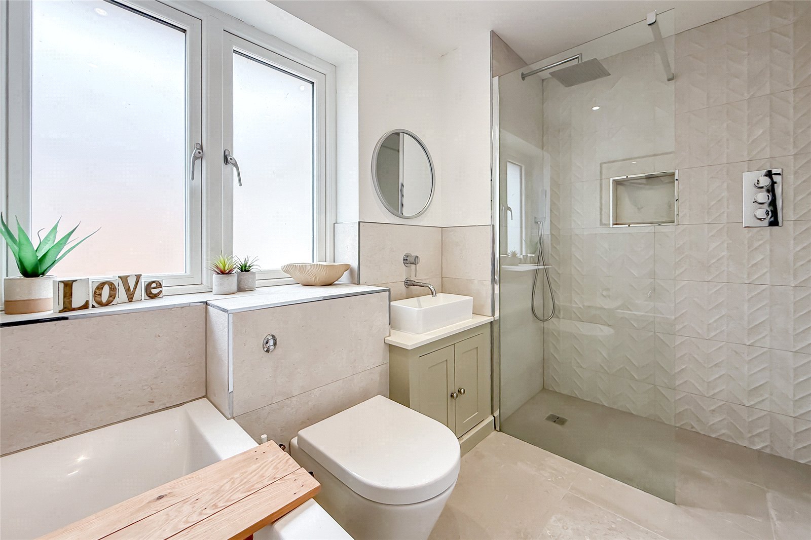 4 bed detached house for sale in Ashley Gardens, Harpenden, Hertfordshire, AL5  - Property Image 12