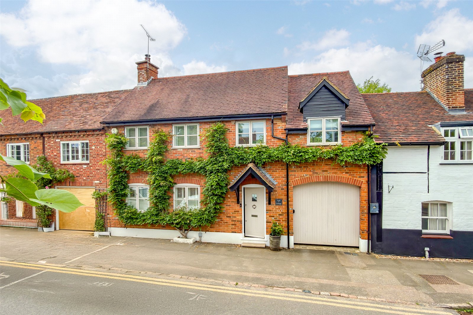 4 bed terraced house for sale in Fish Street, Redbourn, Hertfordshire, AL3  - Property Image 2
