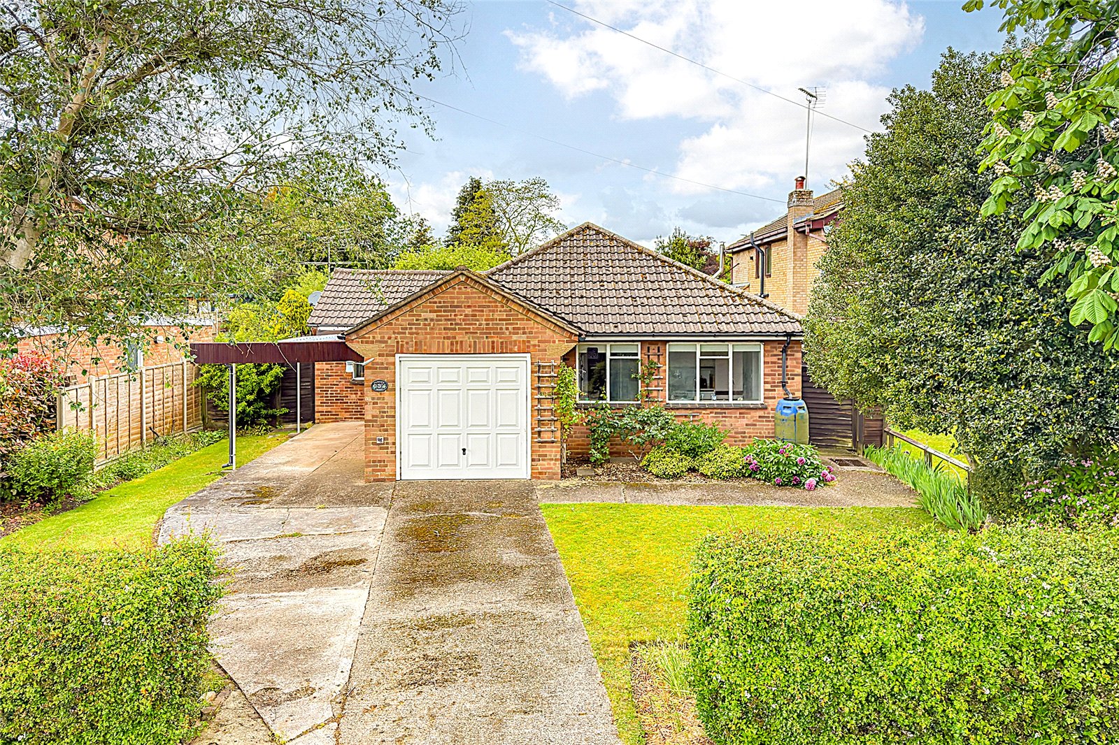 3 bed detached bungalow for sale in Paddock Wood, Harpenden, Hertfordshire, AL5 - Property Image 3
