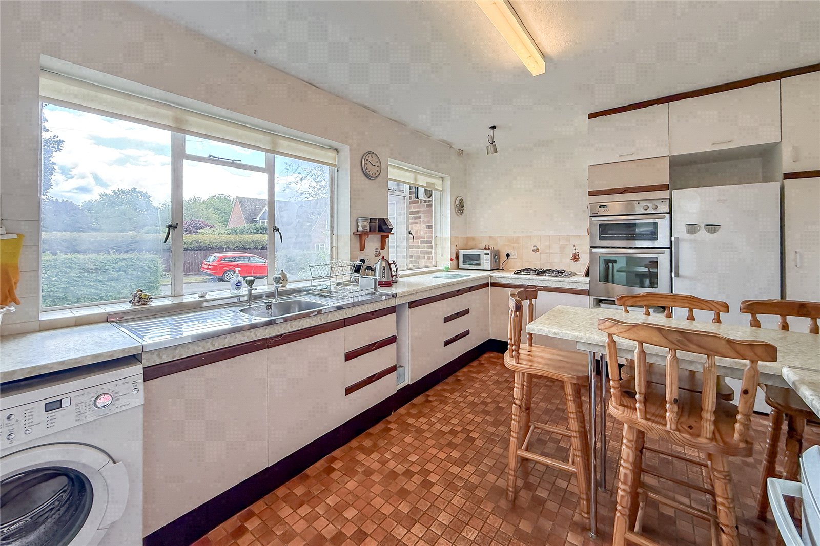 3 bed detached bungalow for sale in Paddock Wood, Harpenden, Hertfordshire, AL5 - Property Image 2