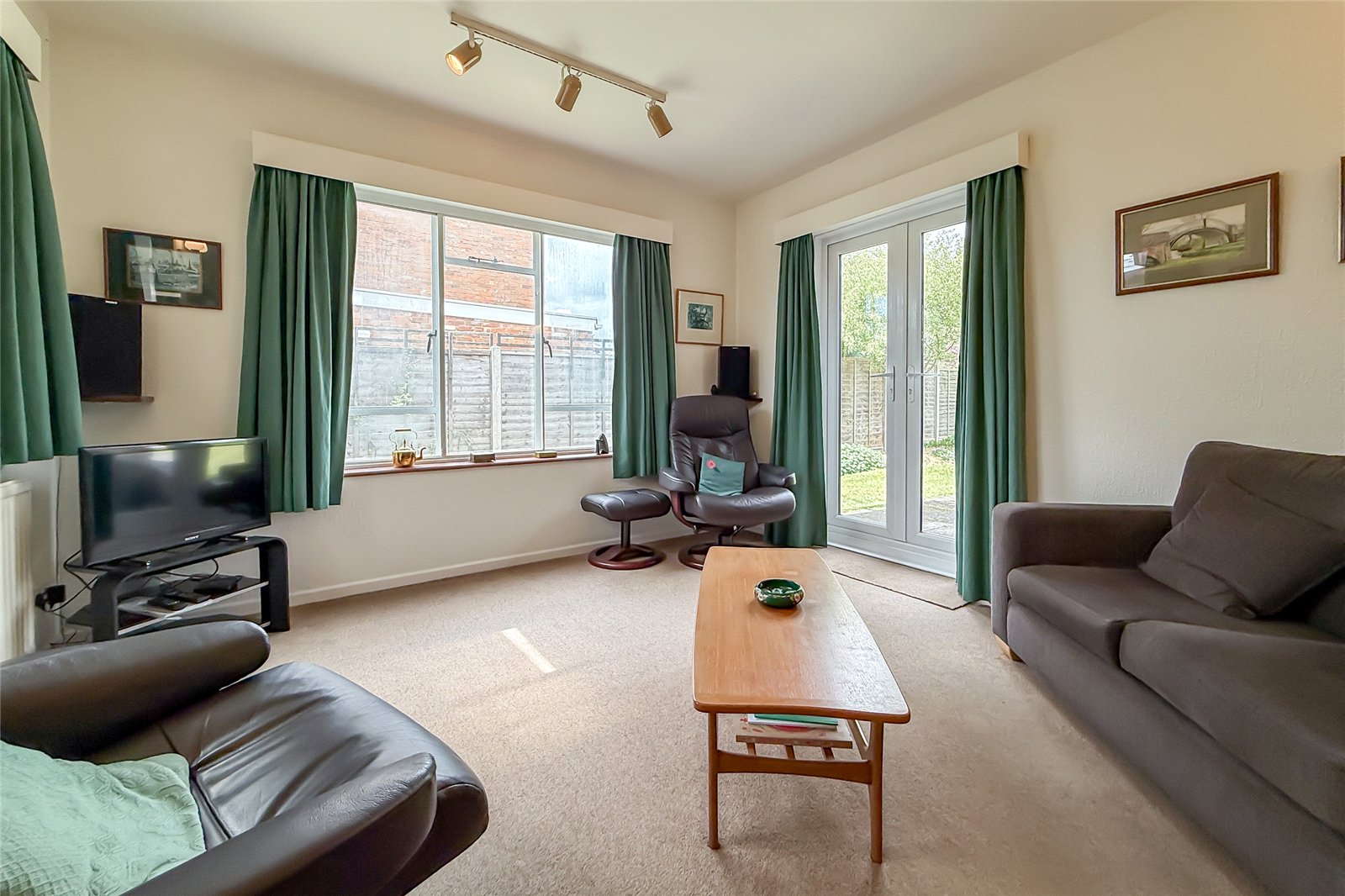 3 bed detached bungalow for sale in Paddock Wood, Harpenden, Hertfordshire, AL5 - Property Image 5