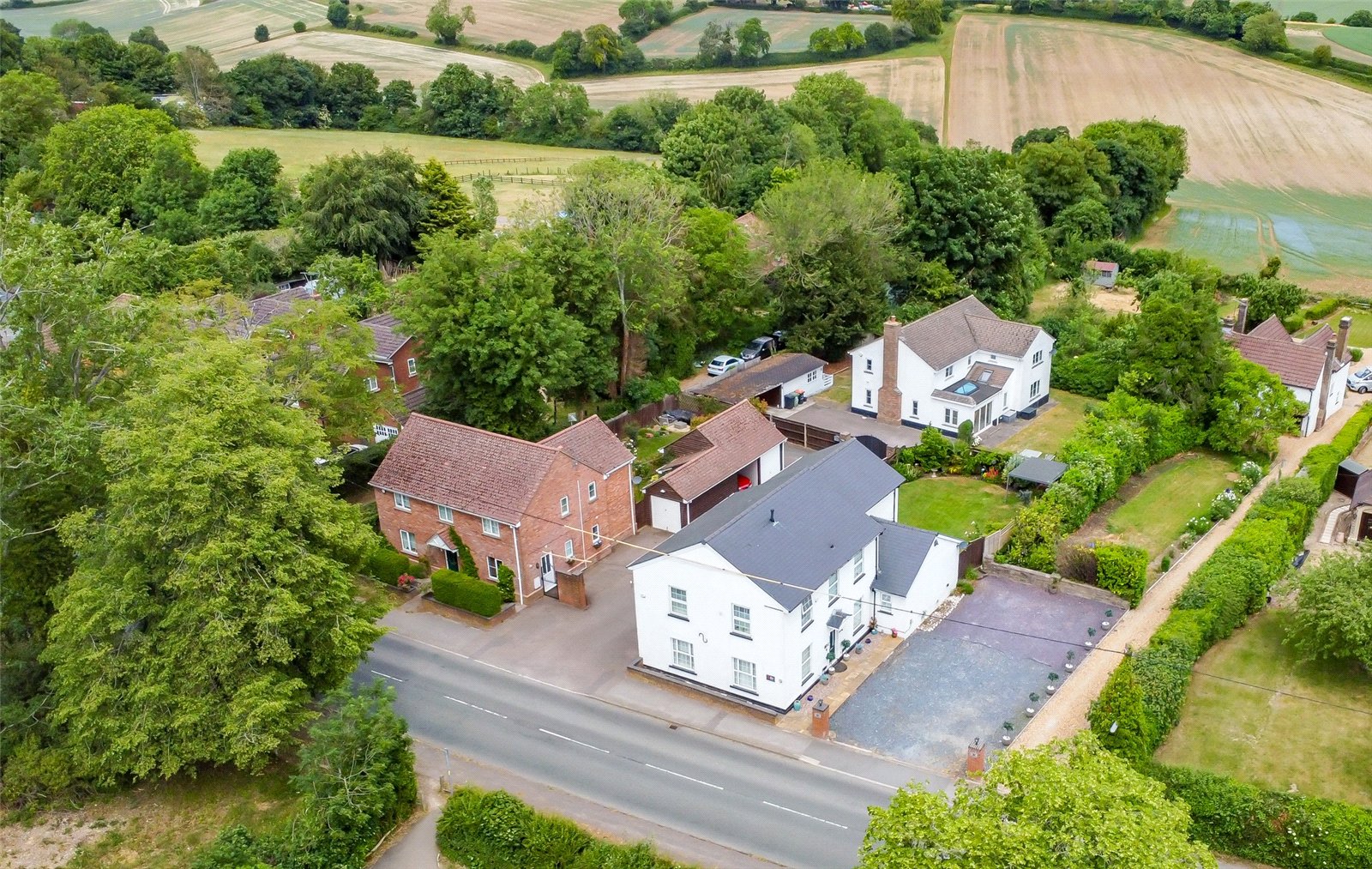 4 bed detached house for sale in Common Road, Kensworth, Bedfordshire, LU6  - Property Image 3