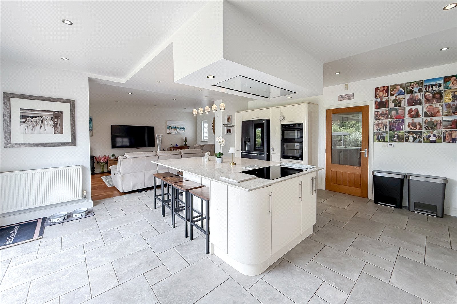 4 bed detached house for sale in Common Road, Kensworth, Bedfordshire, LU6  - Property Image 1