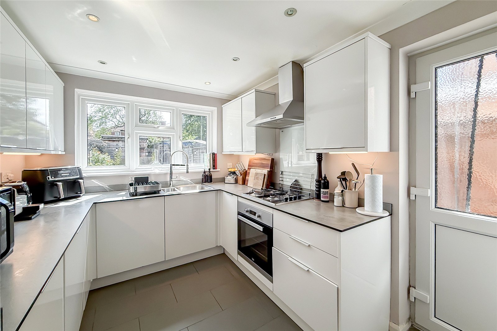 3 bed terraced house for sale in Weybourne Close, Harpenden, Hertfordshire, AL5 - Property Image 3