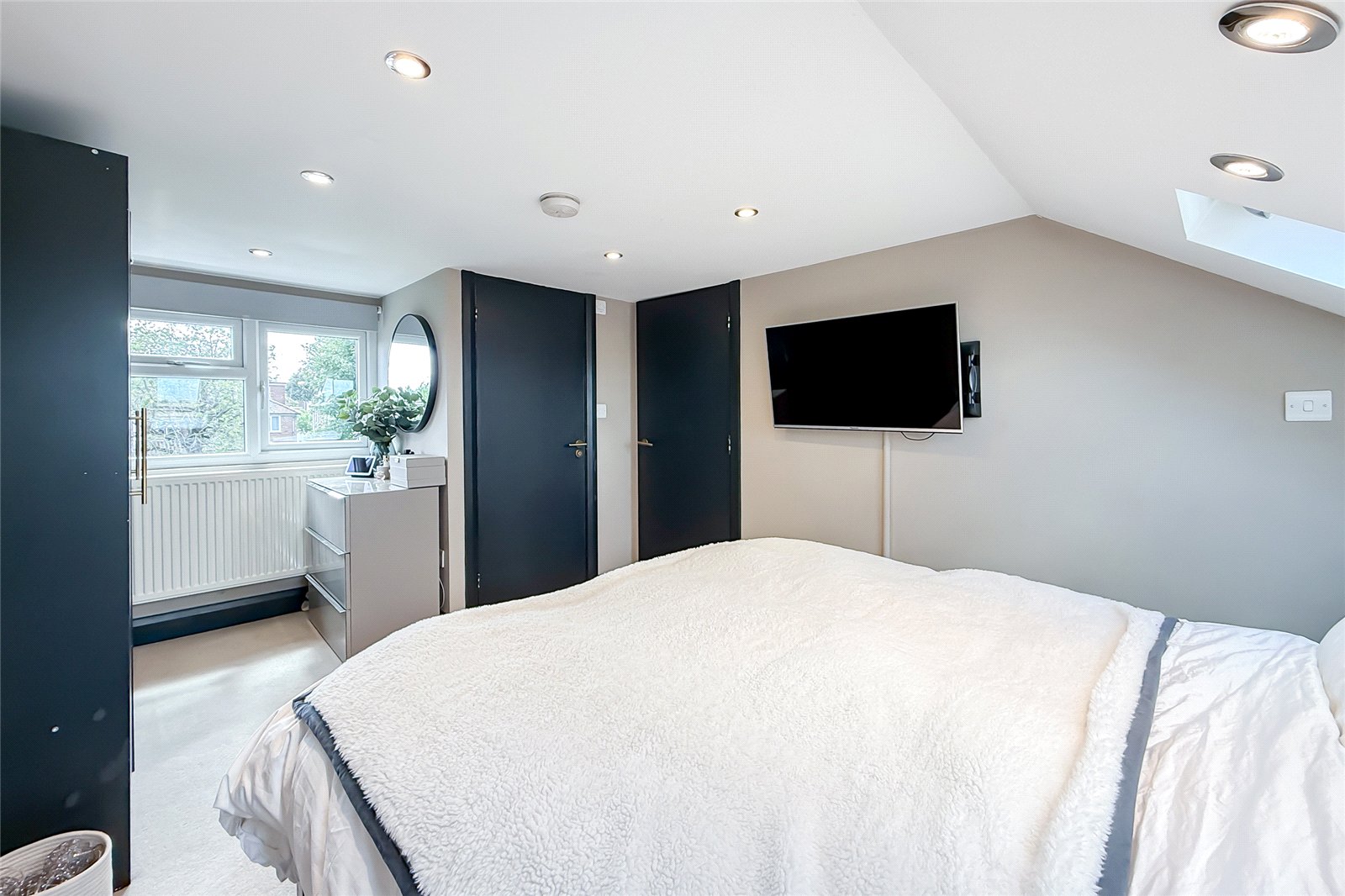 3 bed terraced house for sale in Weybourne Close, Harpenden, Hertfordshire, AL5 - Property Image 10