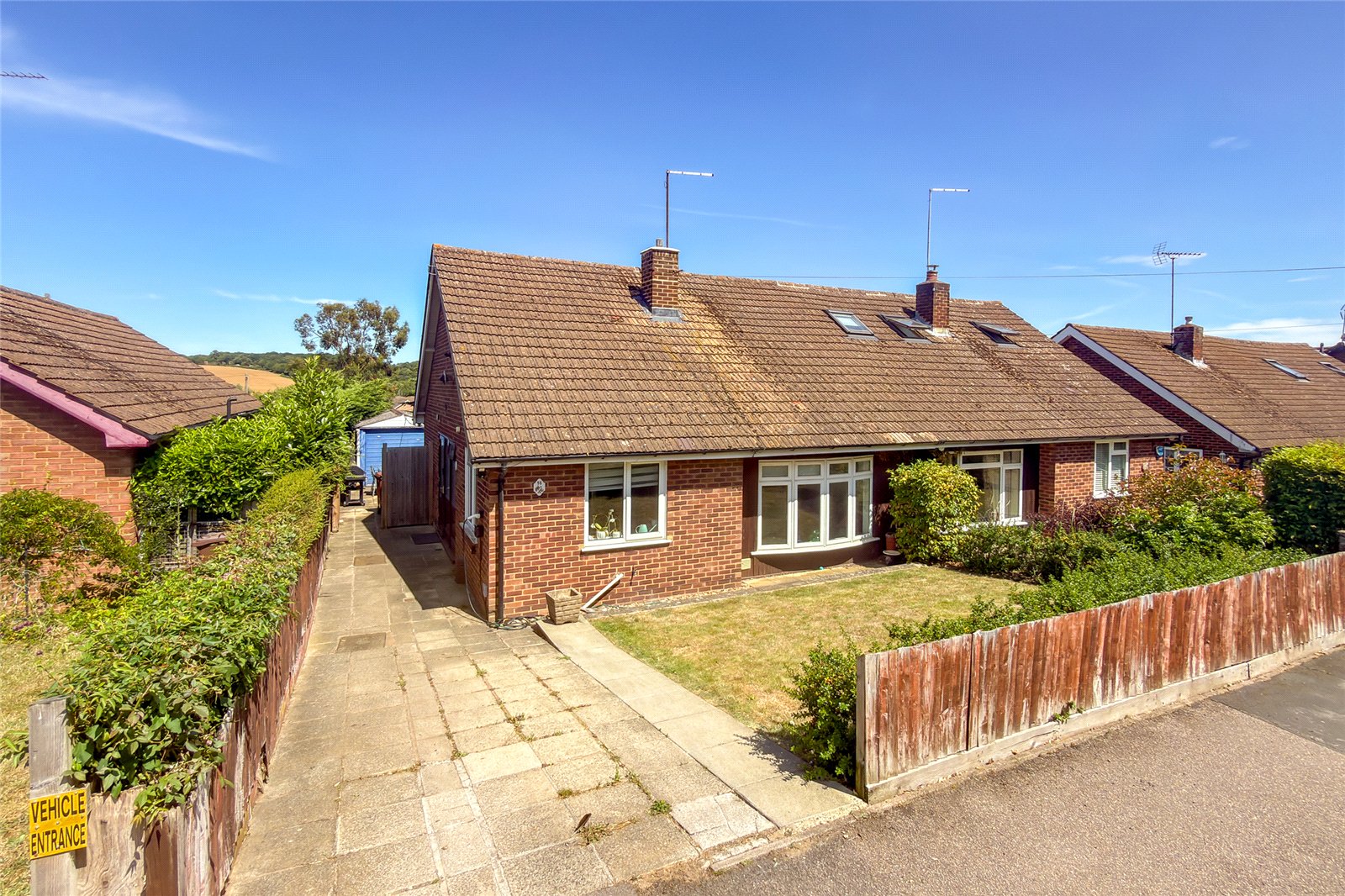 2 bed semi-detached bungalow for sale in Moorland Road, Harpenden, Hertfordshire, AL5 - Property Image 2