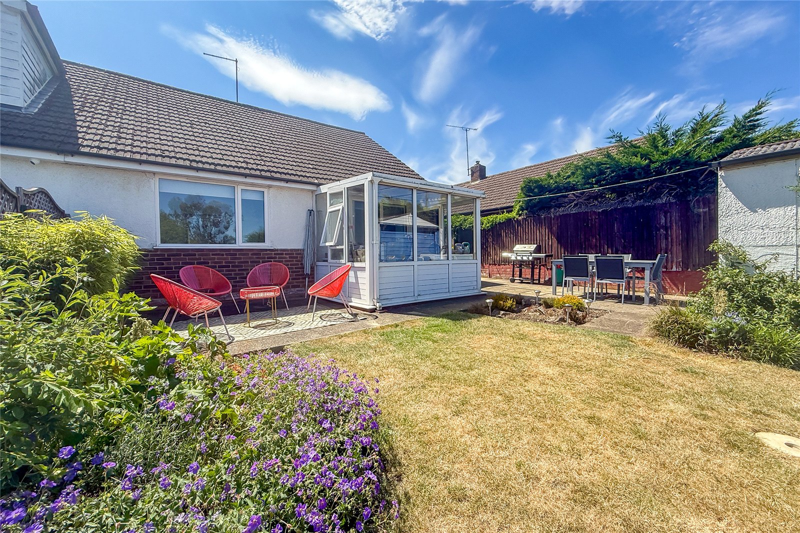 2 bed semi-detached bungalow for sale in Moorland Road, Harpenden, Hertfordshire, AL5 - Property Image 11
