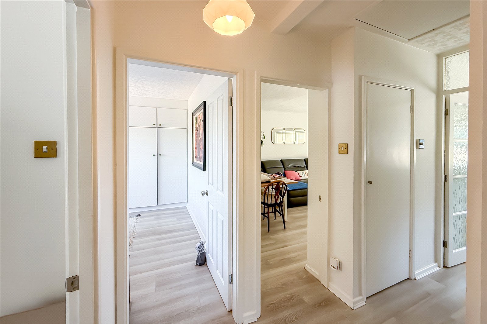 2 bed semi-detached bungalow for sale in Moorland Road, Harpenden, Hertfordshire, AL5 - Property Image 13