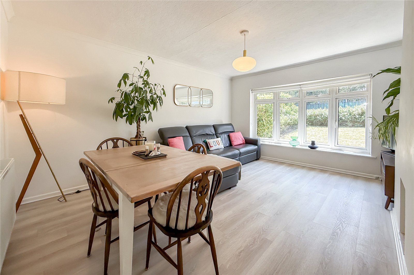 2 bed semi-detached bungalow for sale in Moorland Road, Harpenden, Hertfordshire, AL5 - Property Image 14