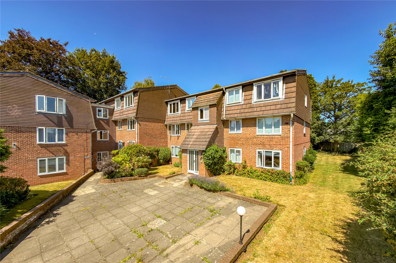 2 bed ground floor flat for sale in Douglas Road, Harpenden, Hertfordshire, AL5  - Property Image 2