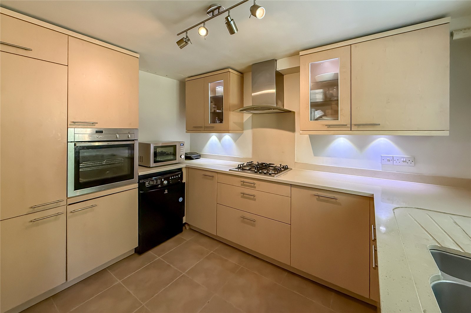 2 bed ground floor flat for sale in Douglas Road, Harpenden, Hertfordshire, AL5  - Property Image 5