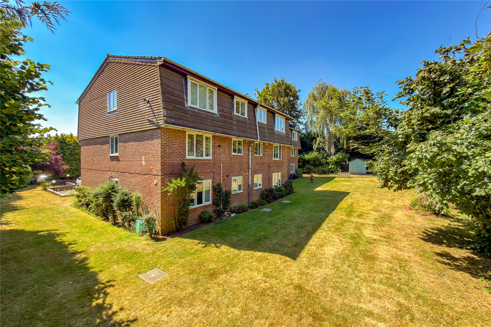 2 bed ground floor flat for sale in Douglas Road, Harpenden, Hertfordshire, AL5  - Property Image 1