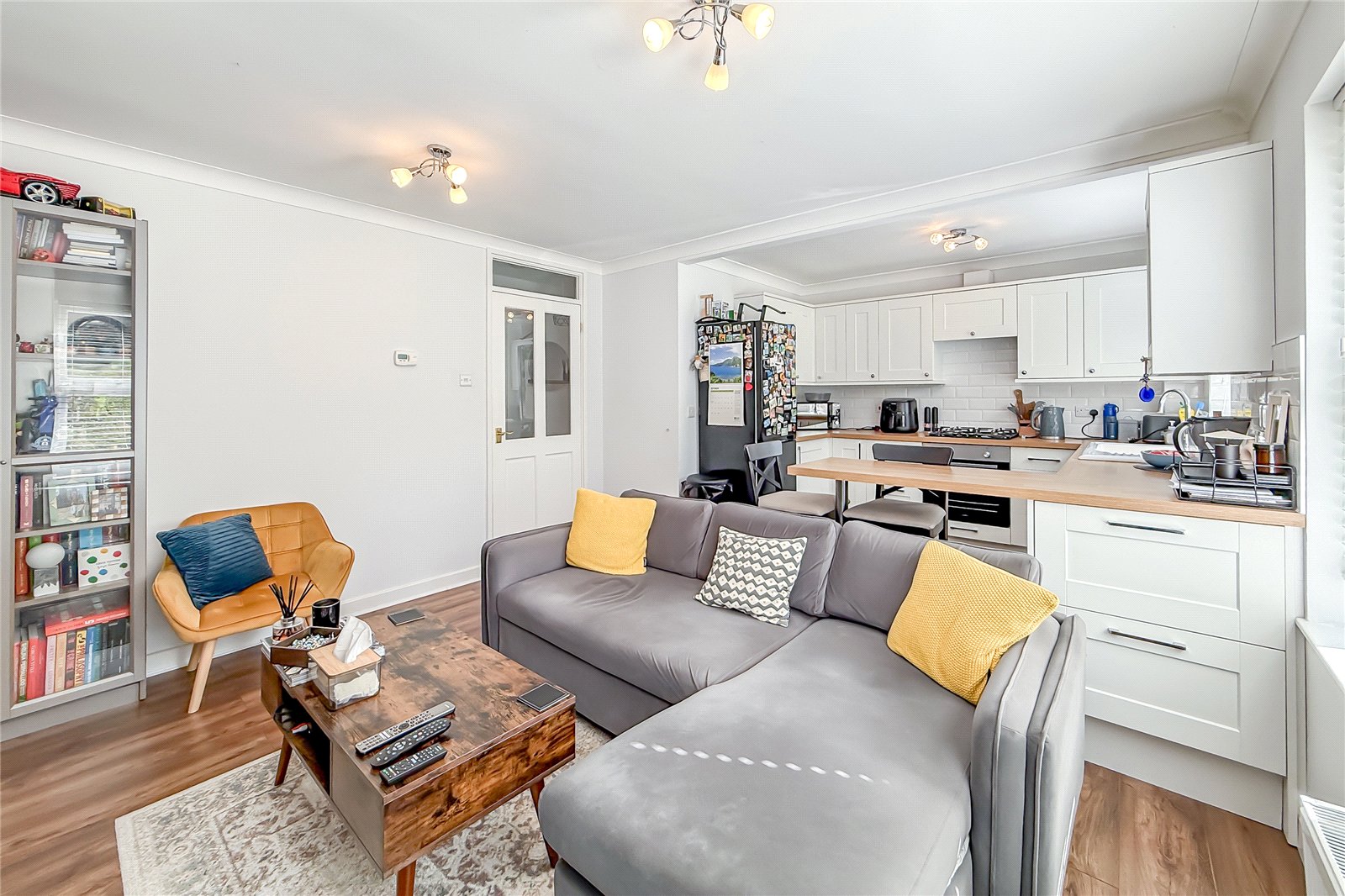 1 bed ground floor flat for sale in Waldegrave Park, Harpenden, Hertfordshire, AL5 - Property Image 3