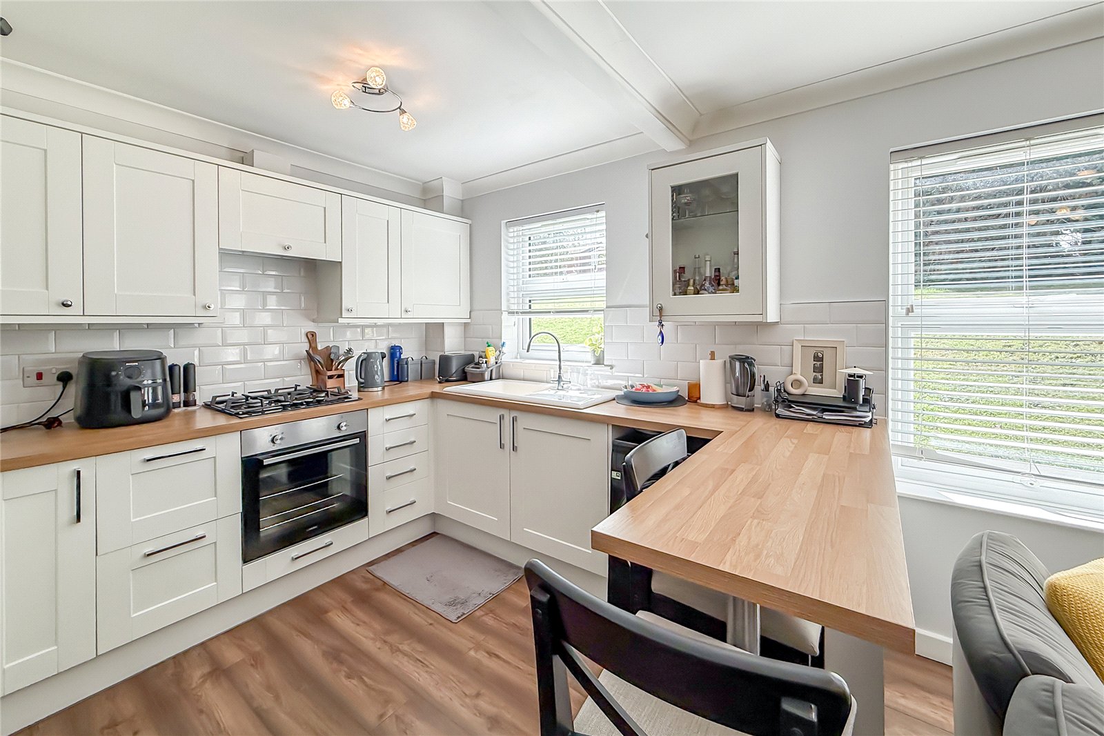 1 bed ground floor flat for sale in Waldegrave Park, Harpenden, Hertfordshire, AL5 - Property Image 2