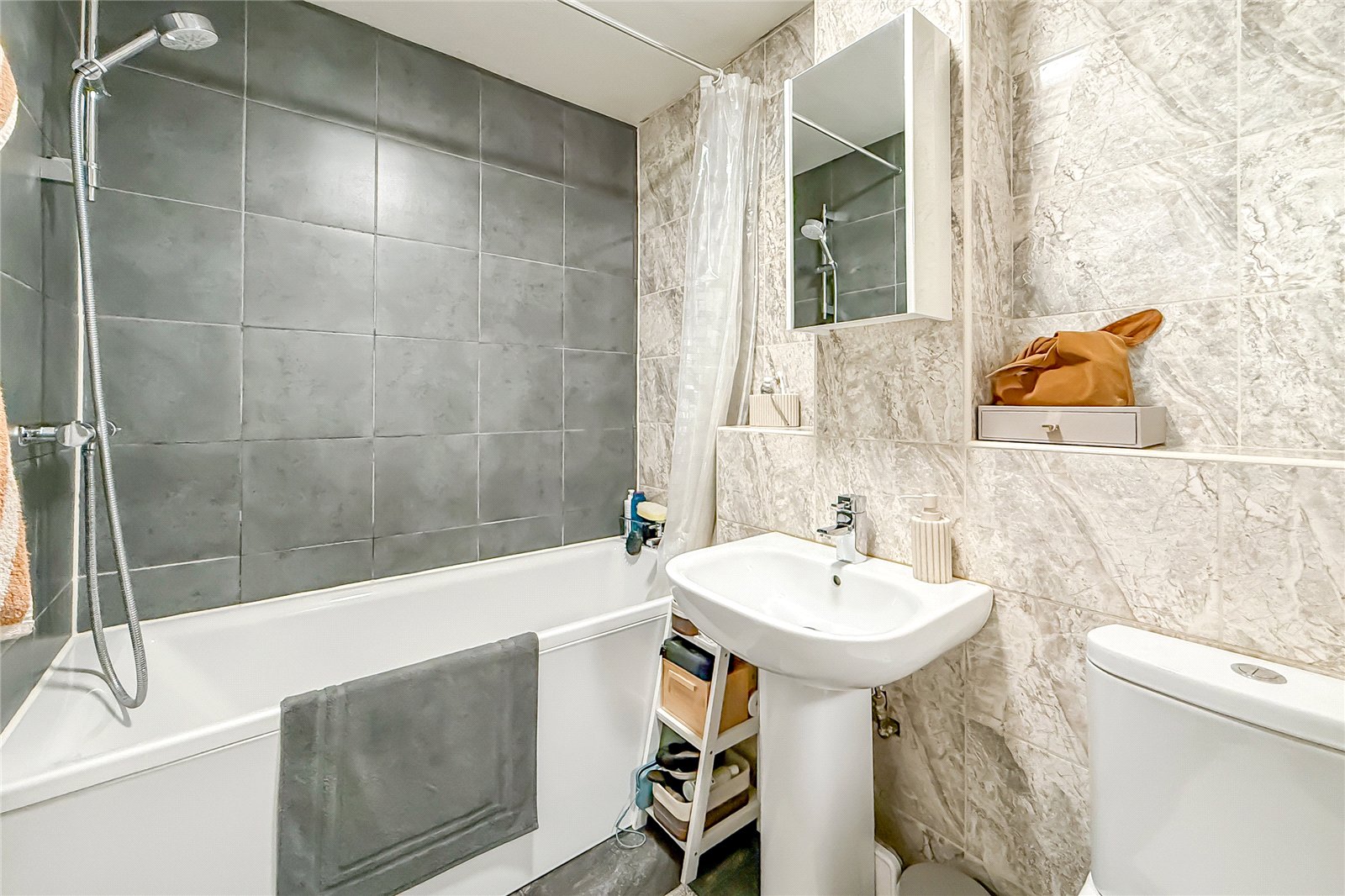 1 bed ground floor flat for sale in Waldegrave Park, Harpenden, Hertfordshire, AL5 - Property Image 6