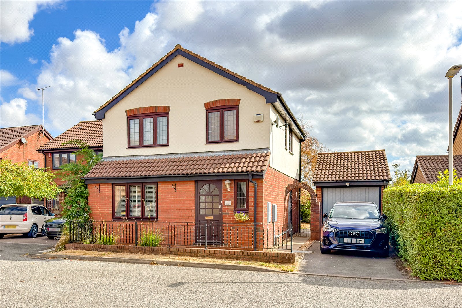3 bed detached house for sale in Mayfair Close, St. Albans, Hertfordshire, AL4 - Property Image 1