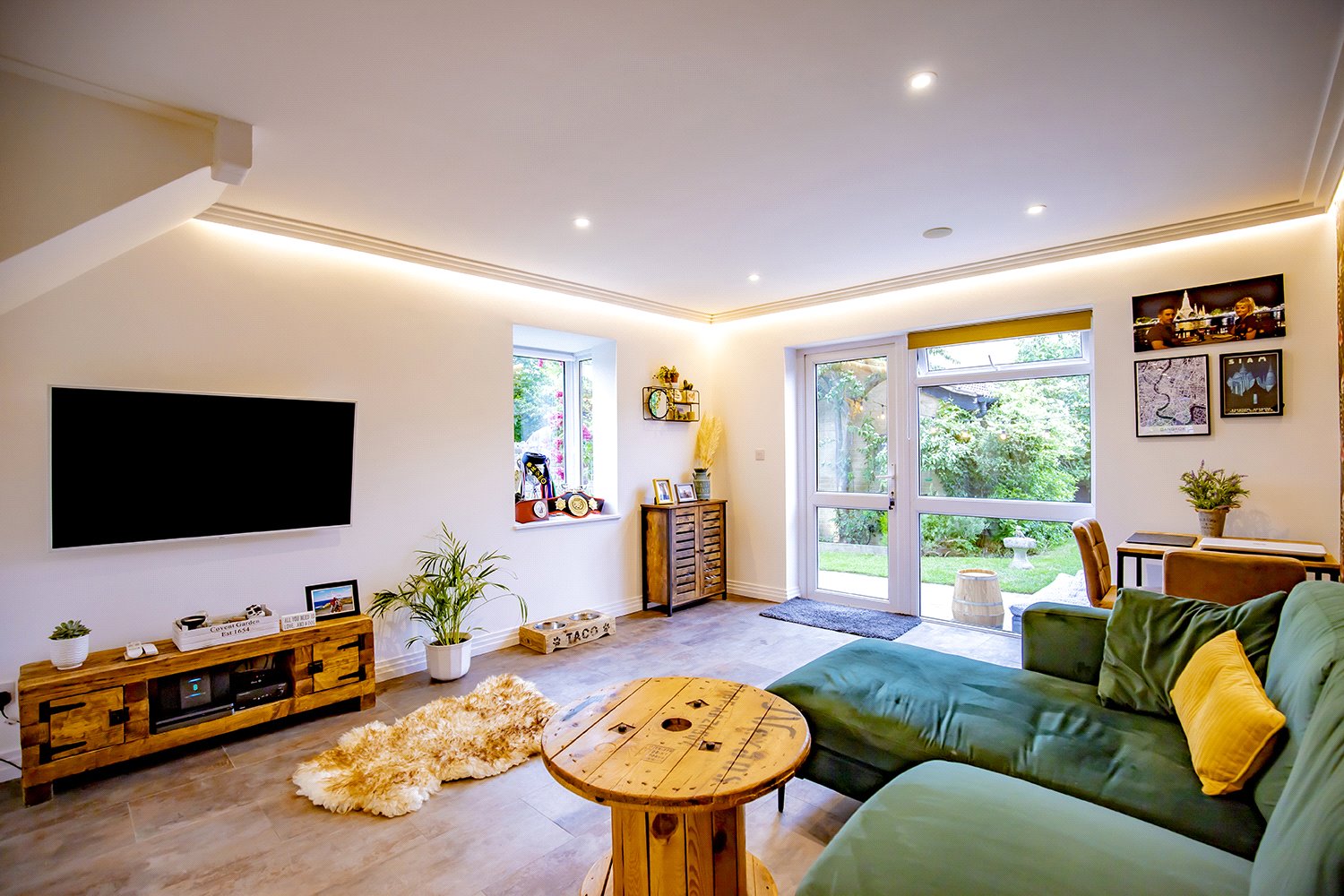 2 bed end of terrace house for sale in Craiglands, St. Albans, Hertfordshire, AL4  - Property Image 2