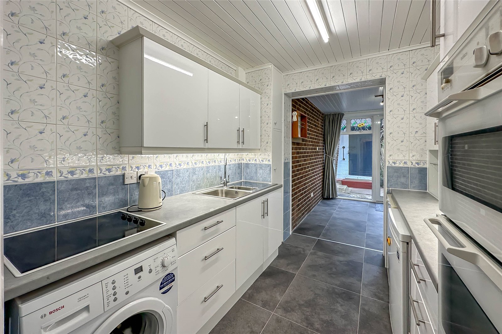 2 bed terraced house to rent in Ladies Grove, St. Albans, Hertfordshire, AL3  - Property Image 2