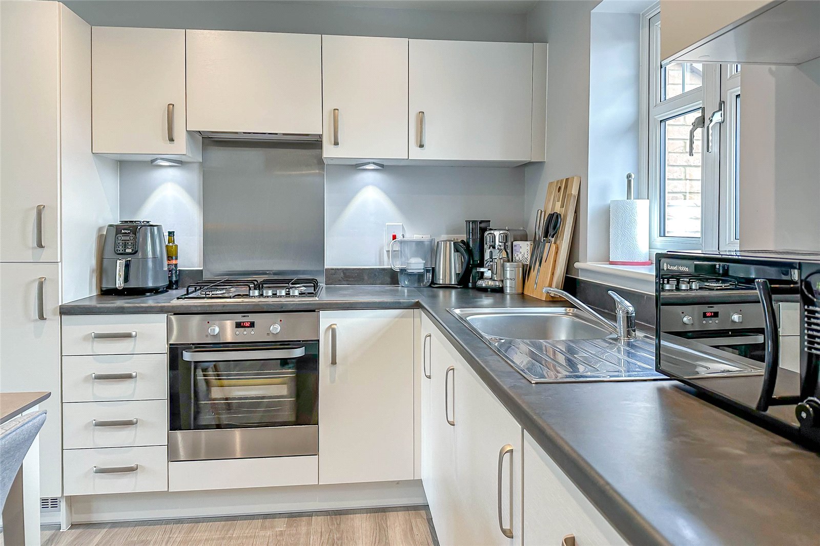 2 bed terraced house for sale in Harrier End, St. Albans, Hertfordshire, AL4 - Property Image 5