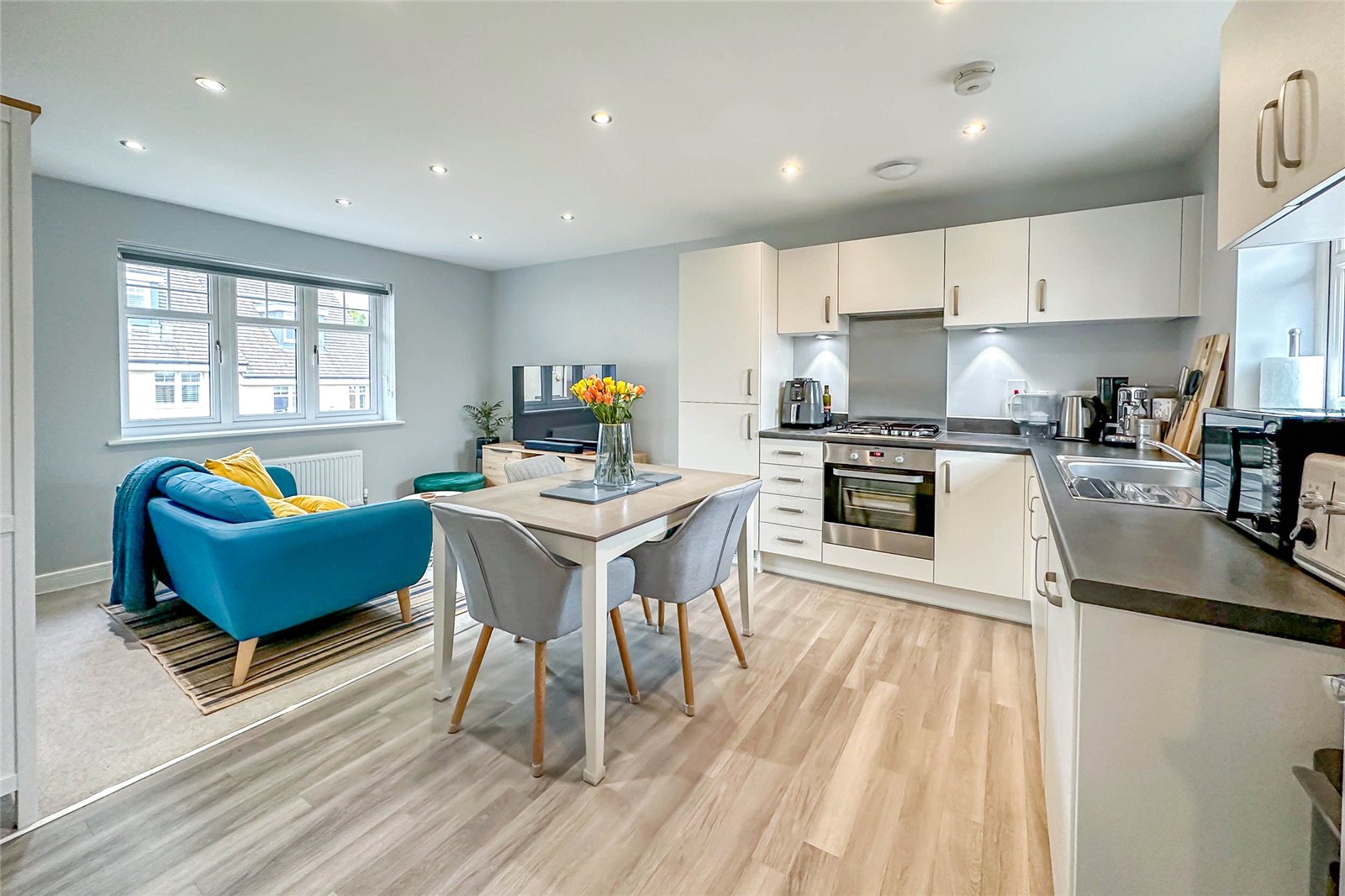 2 bed terraced house for sale in Harrier End, St. Albans, Hertfordshire, AL4 - Property Image 2