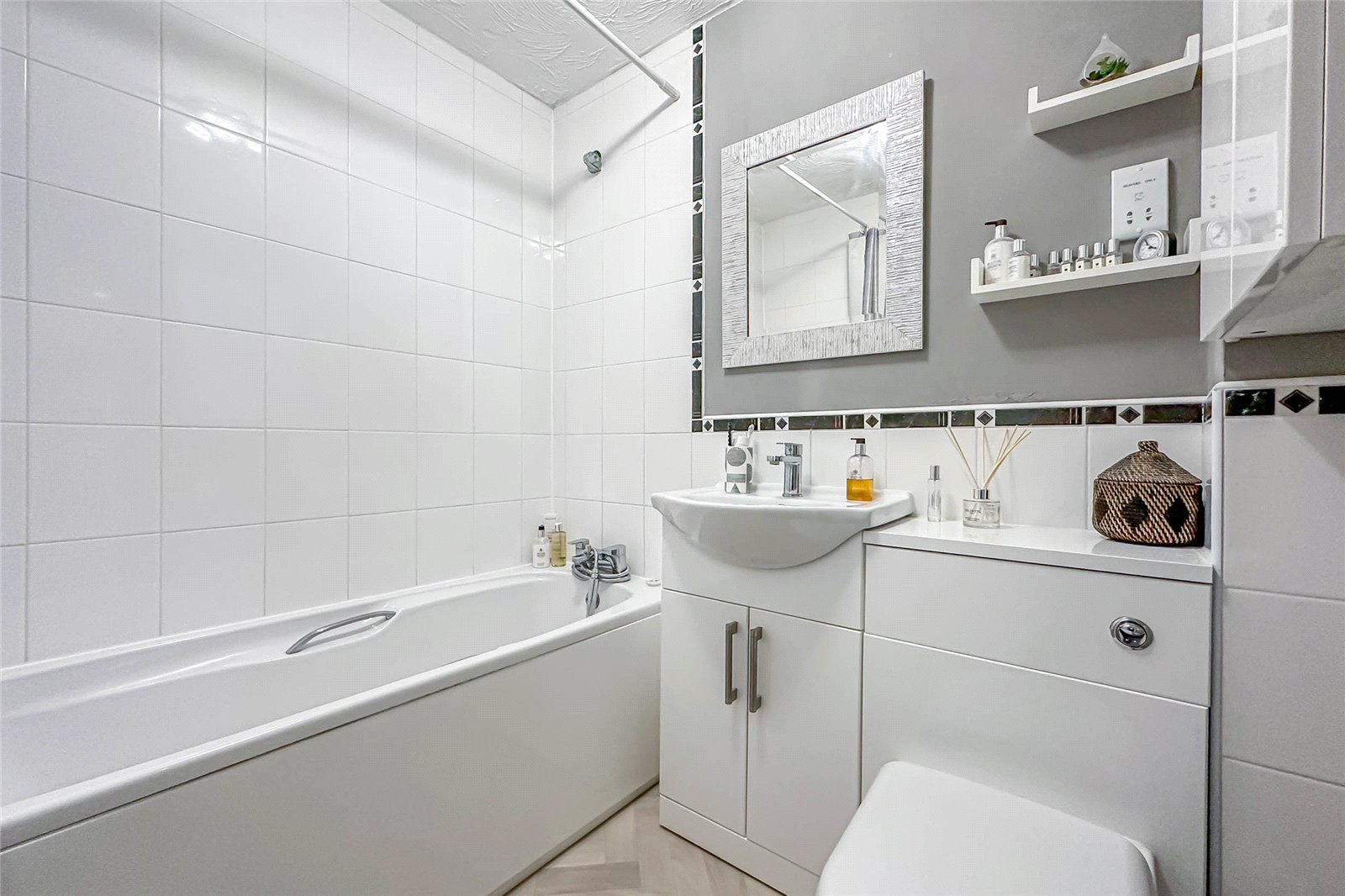 2 bed terraced house for sale in Riverbanks Close, Harpenden, Hertfordshire, AL5  - Property Image 11