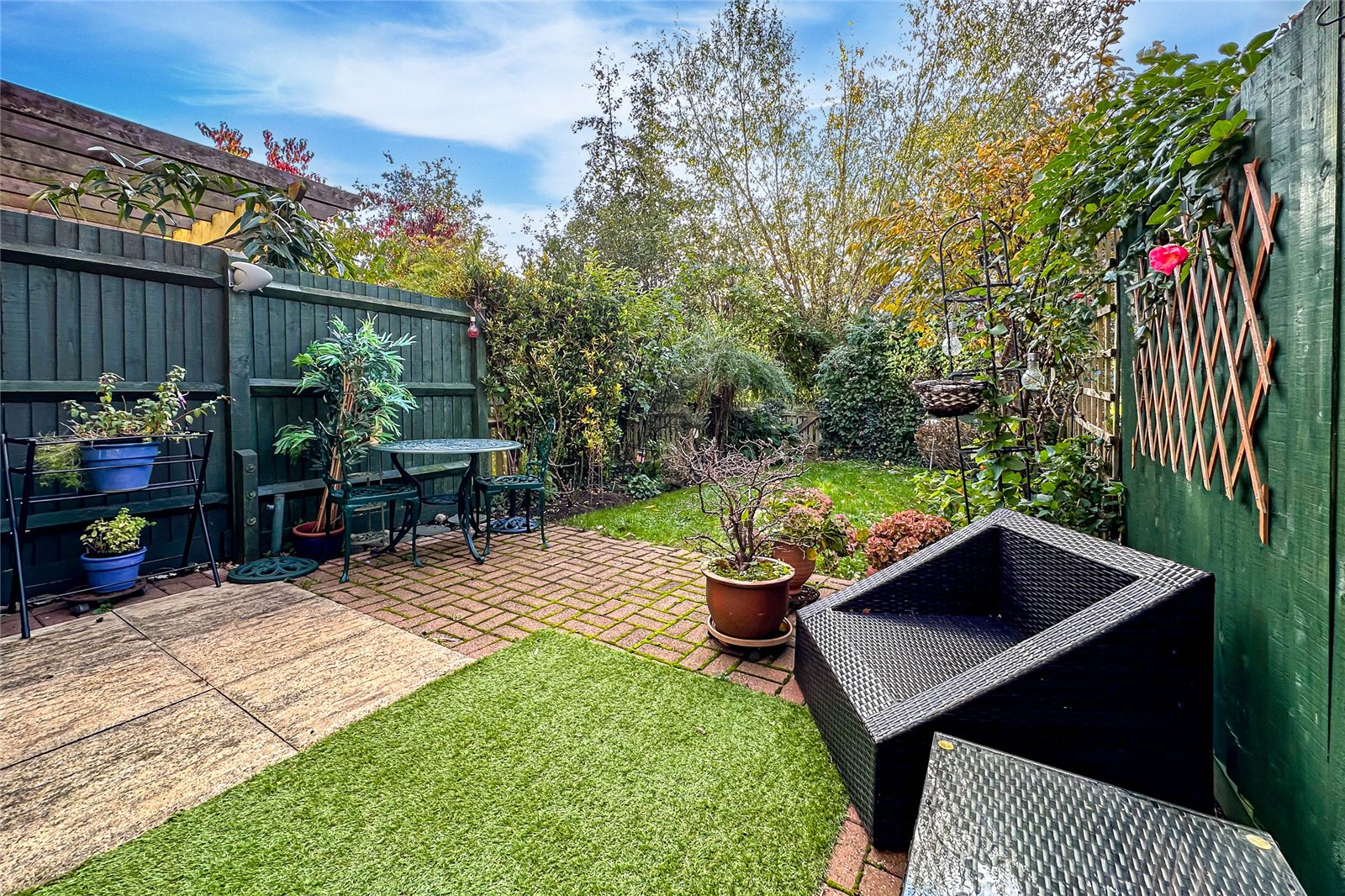 2 bed terraced house for sale in Riverbanks Close, Harpenden, Hertfordshire, AL5  - Property Image 12
