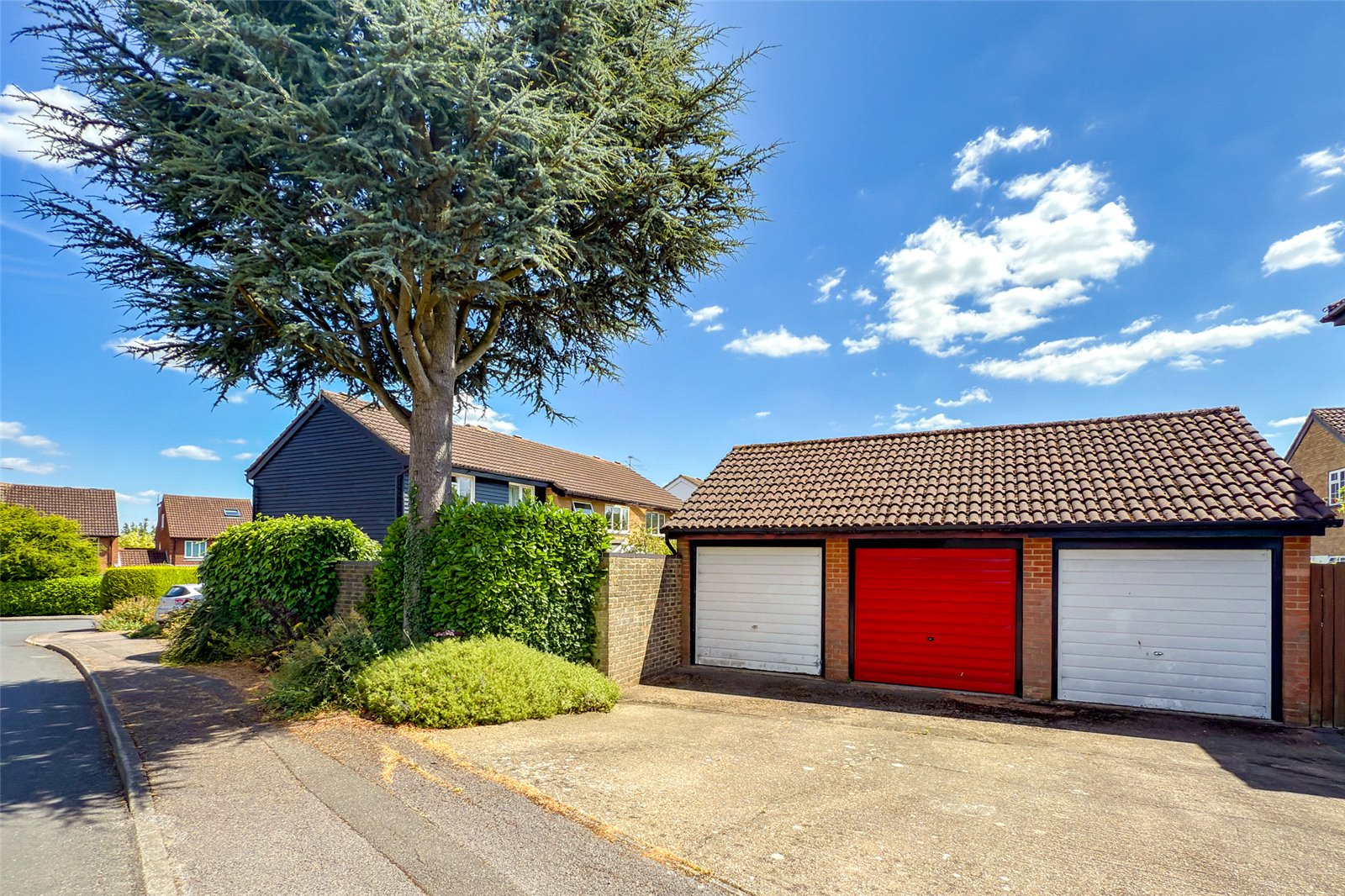 3 bed terraced house for sale in Beverley Gardens, Jersey Farm, St. Albans, Herts, AL4  - Property Image 12