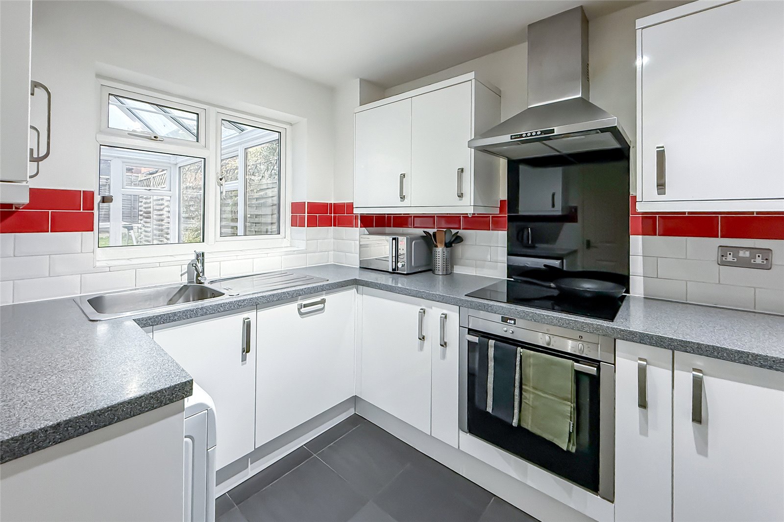 3 bed terraced house for sale in Beverley Gardens, Jersey Farm, St. Albans, Herts, AL4  - Property Image 2