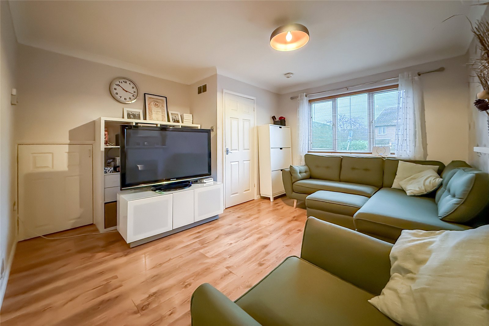 3 bed terraced house for sale in Beverley Gardens, Jersey Farm, St. Albans, Herts, AL4  - Property Image 5
