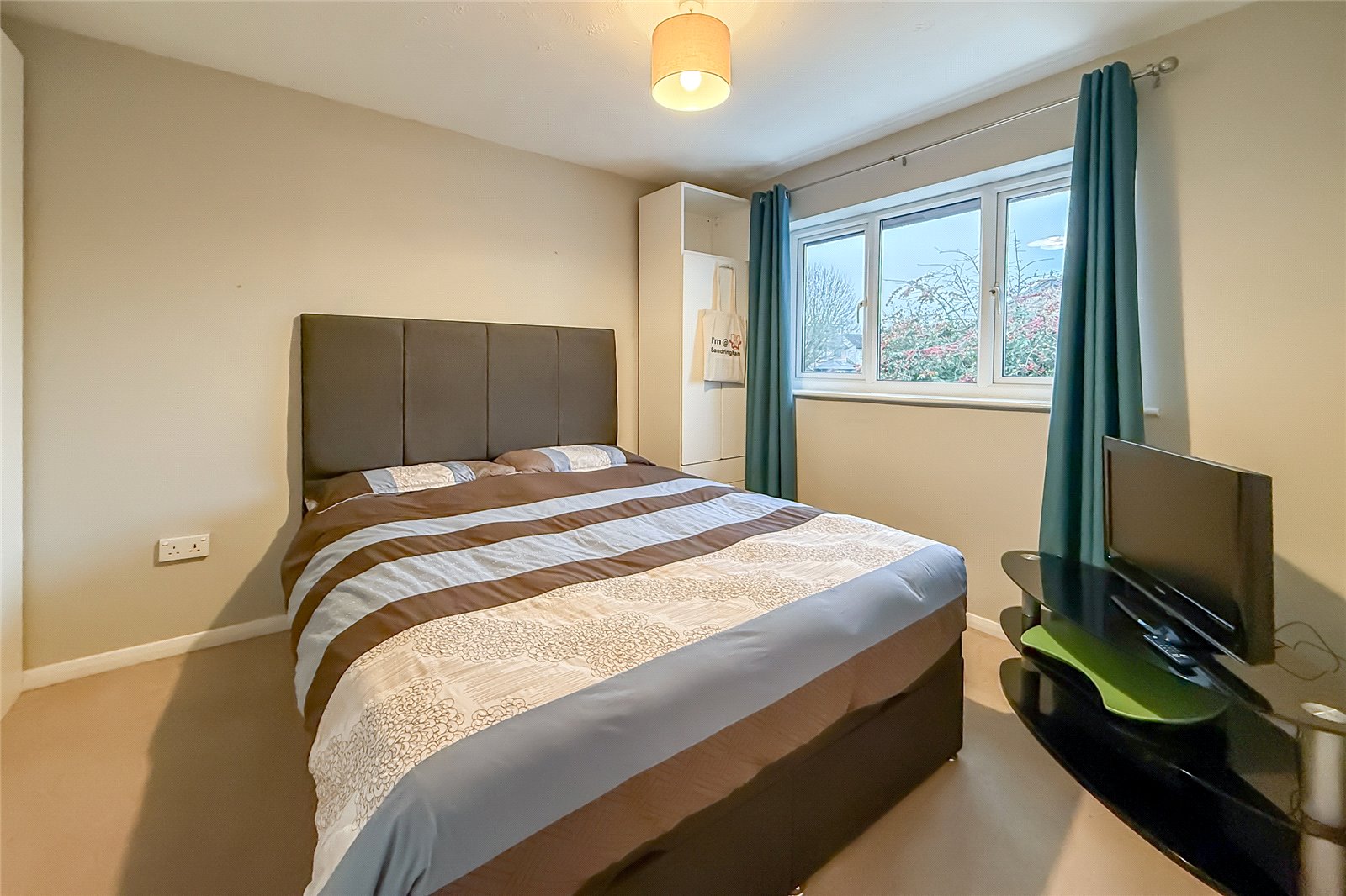 3 bed terraced house for sale in Beverley Gardens, Jersey Farm, St. Albans, Herts, AL4  - Property Image 6
