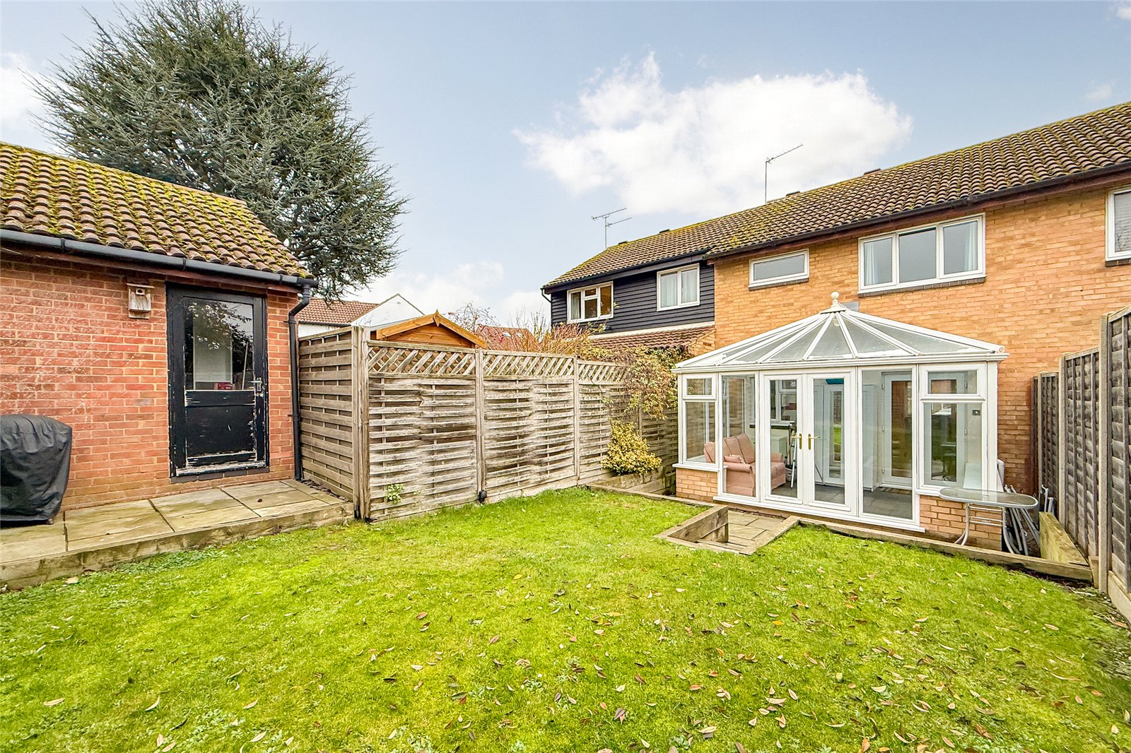 3 bed terraced house for sale in Beverley Gardens, Jersey Farm, St. Albans, Herts, AL4  - Property Image 9
