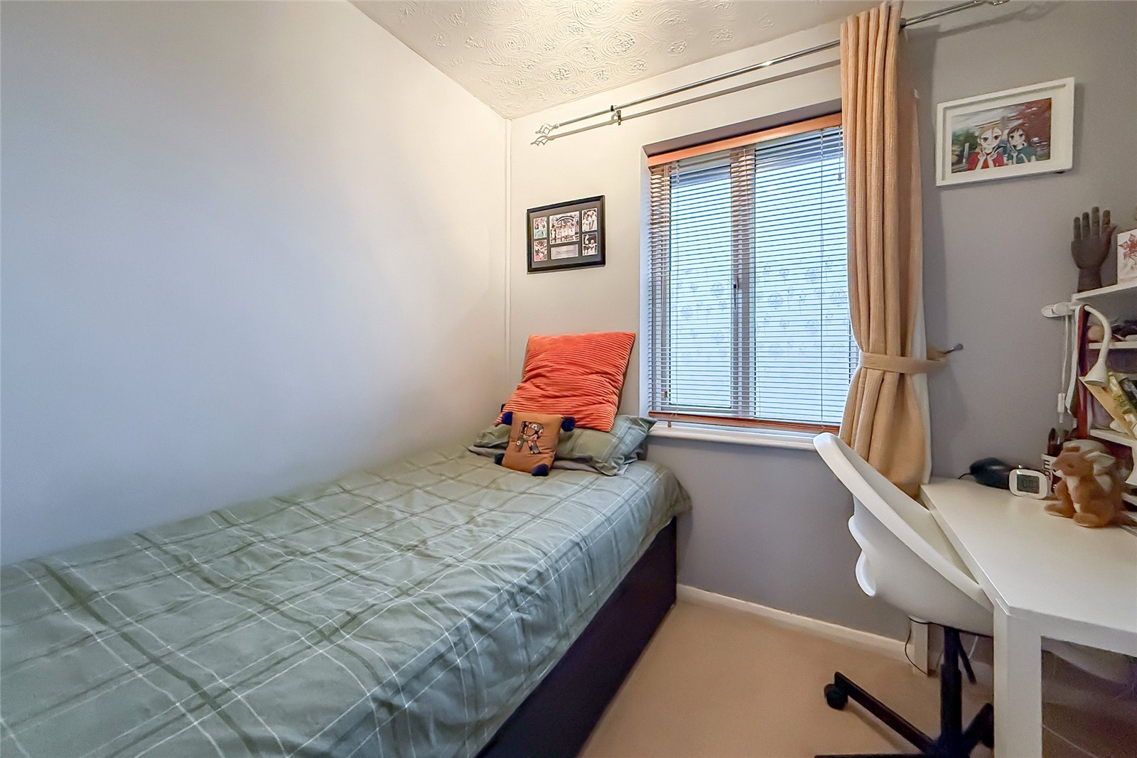 3 bed terraced house for sale in Beverley Gardens, Jersey Farm, St. Albans, Herts, AL4  - Property Image 10