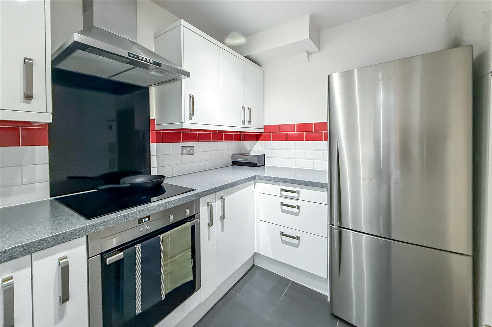 3 bed terraced house for sale in Beverley Gardens, Jersey Farm, St. Albans, Herts, AL4  - Property Image 17