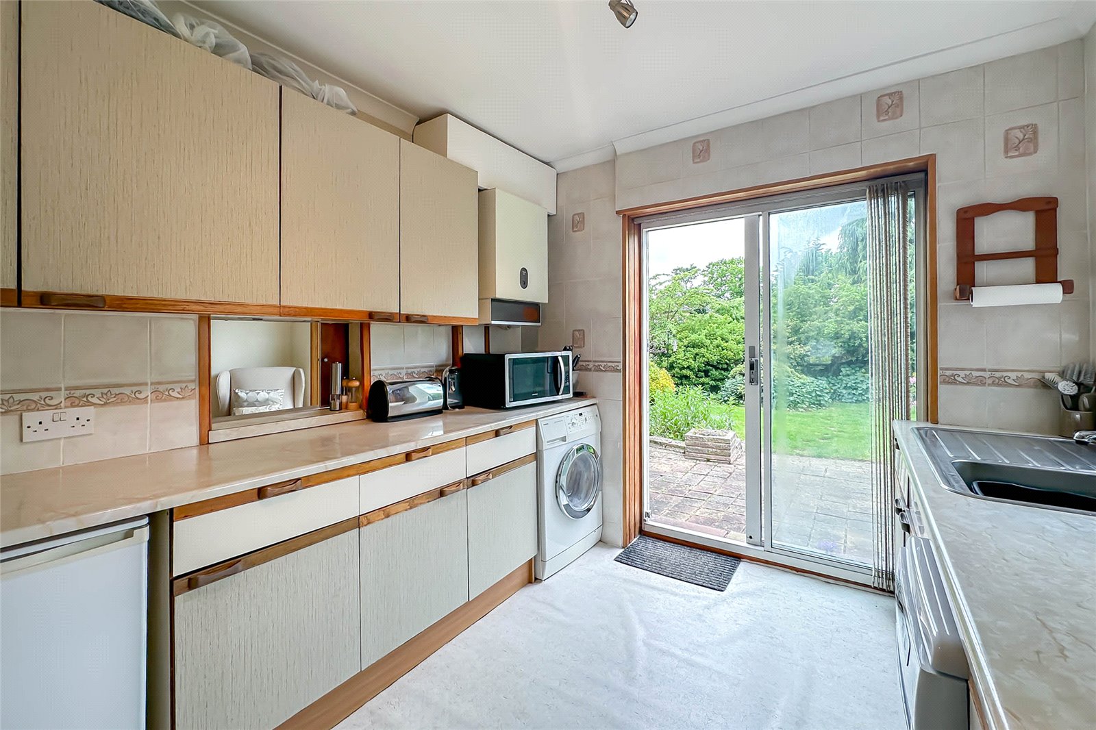 3 bed semi-detached house for sale in The Ridgeway, St. Albans, Hertfordshire, AL4 - Property Image 4