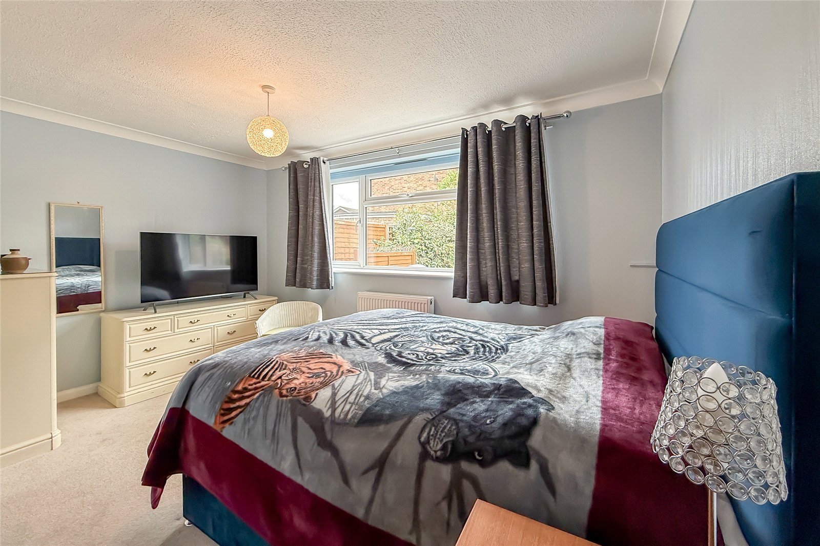 3 bed detached bungalow for sale in Villiers Crescent, St. Albans, Hertfordshire, AL4 - Property Image 6