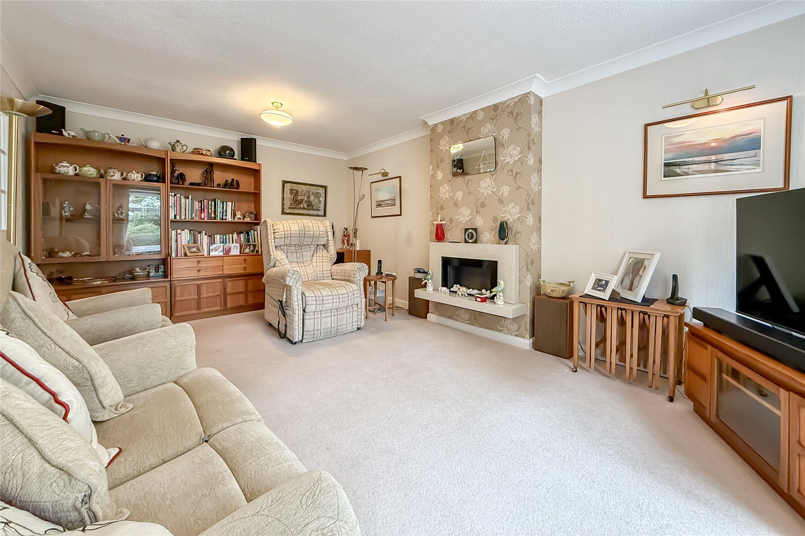 3 bed detached bungalow for sale in Villiers Crescent, St. Albans, Hertfordshire, AL4 - Property Image 14