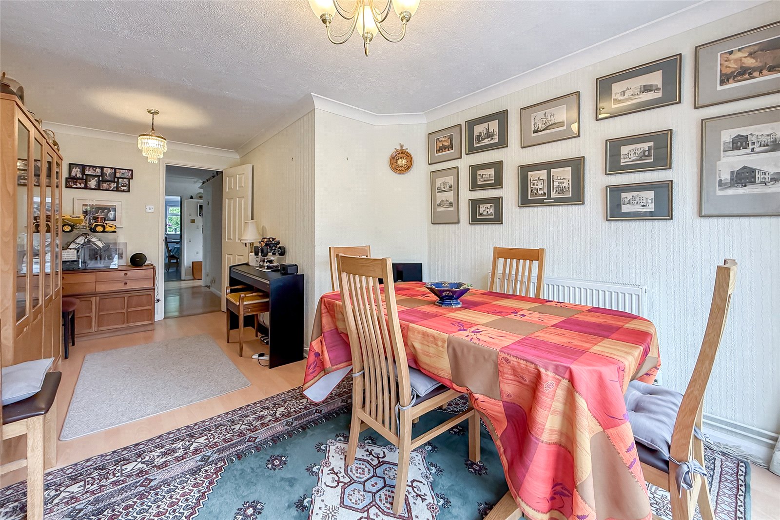 3 bed detached bungalow for sale in Villiers Crescent, St. Albans, Hertfordshire, AL4 - Property Image 15