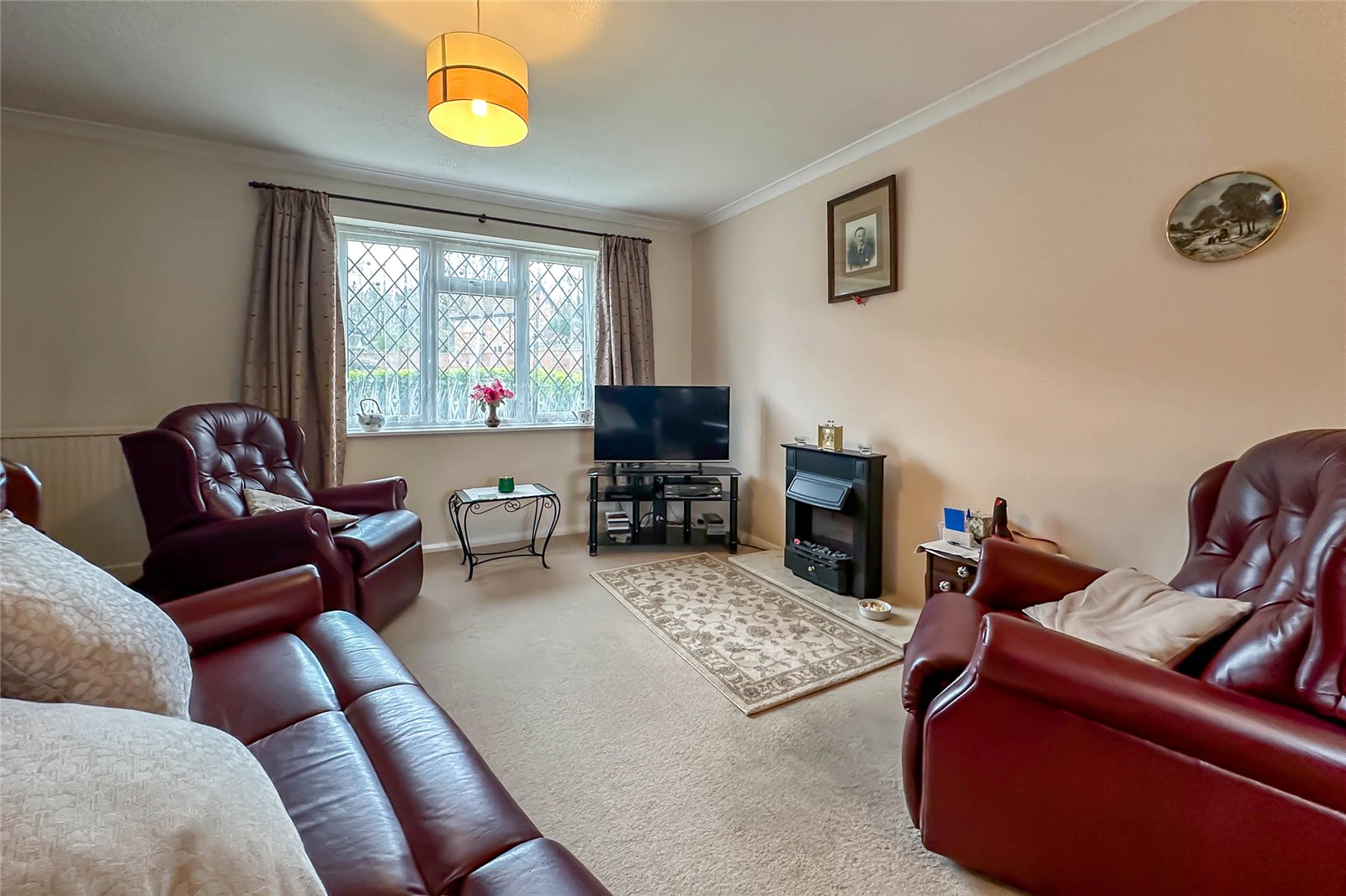 4 bed detached house for sale in Larkswood Rise, St. Albans, Hertfordshire, AL4 - Property Image 2