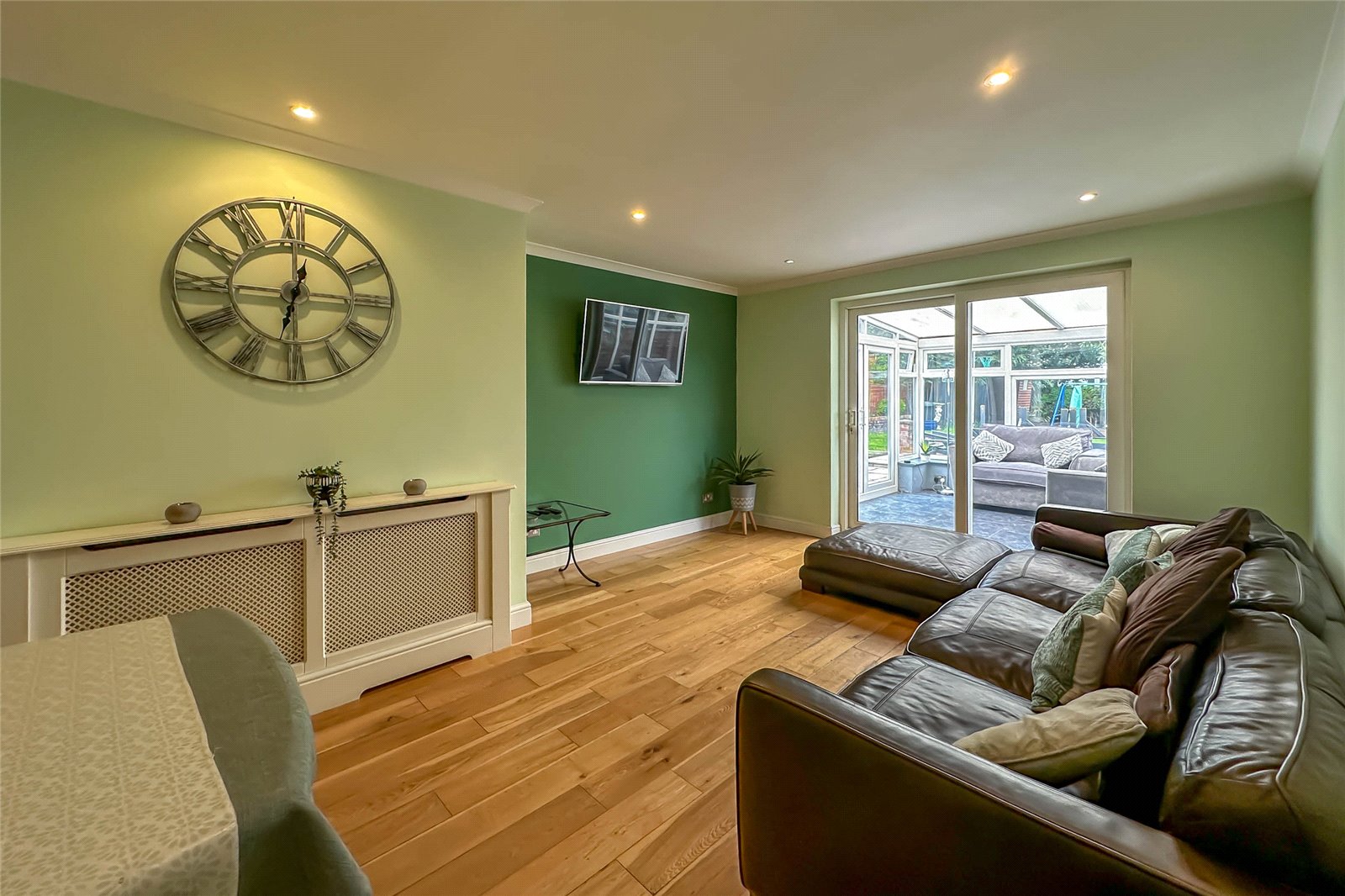 2 bed detached bungalow for sale in St Albans Road, Sandridge, St. Albans, Hertfordshire, AL4 - Property Image 2