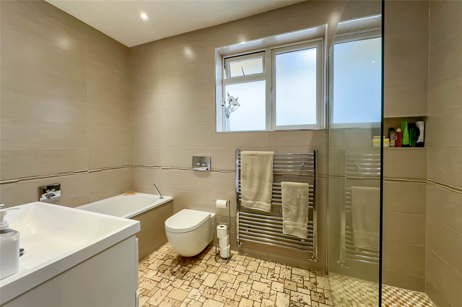 2 bed detached bungalow for sale in St Albans Road, Sandridge, St. Albans, Hertfordshire, AL4 - Property Image 5