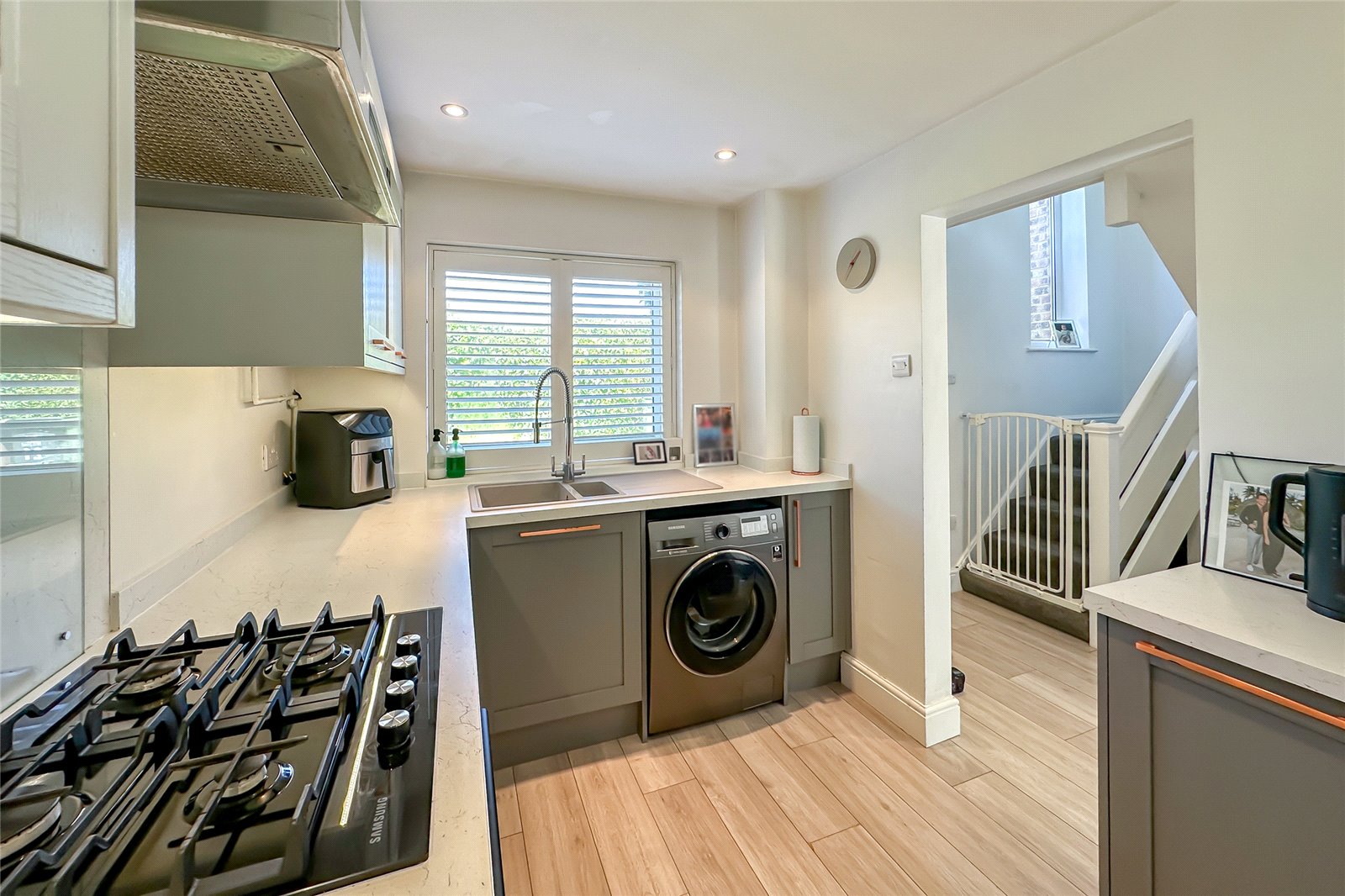 2 bed terraced house for sale in Elizabeth Court, St. Albans, Hertfordshire, AL4 - Property Image 2
