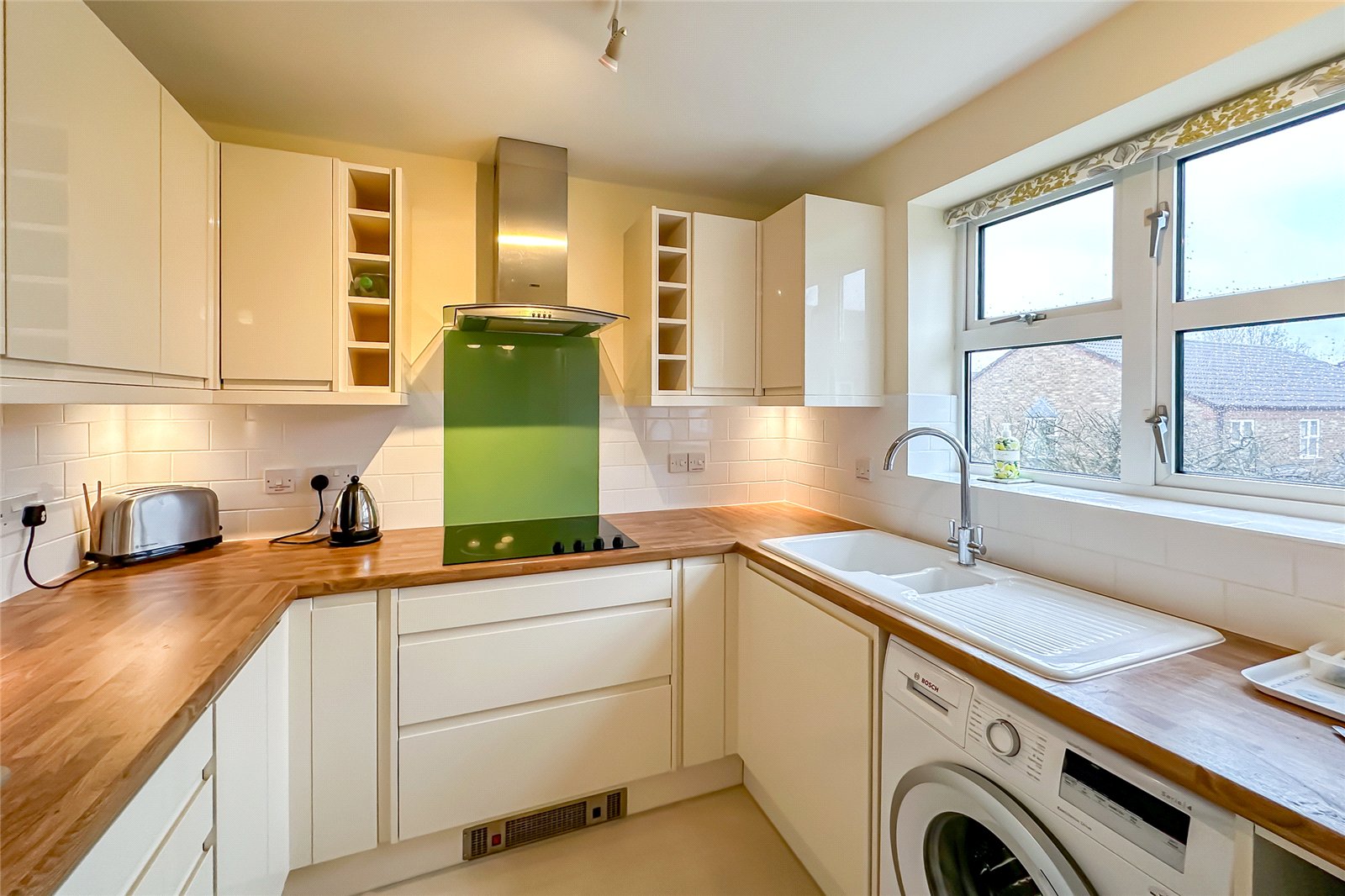 2 bed apartment for sale in Harvest Court, Harvesters, St. Albans, Hertfordshire, AL4  - Property Image 2