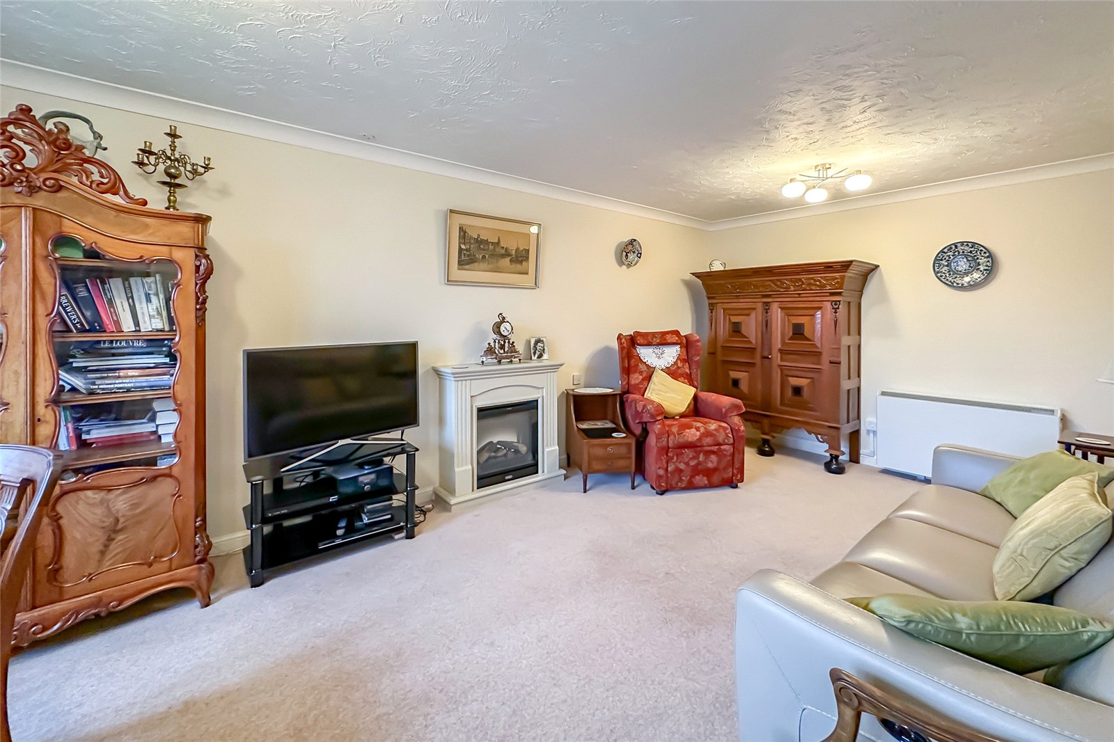 2 bed apartment for sale in Harvest Court, Harvesters, St. Albans, Hertfordshire, AL4  - Property Image 4