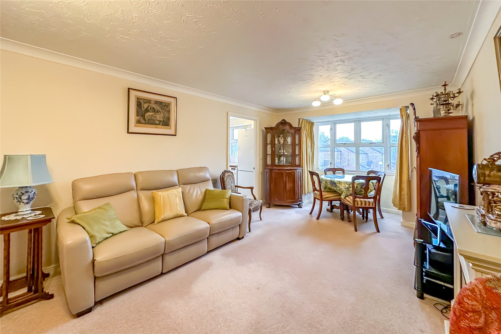2 bed apartment for sale in Harvest Court, Harvesters, St. Albans, Hertfordshire, AL4  - Property Image 5