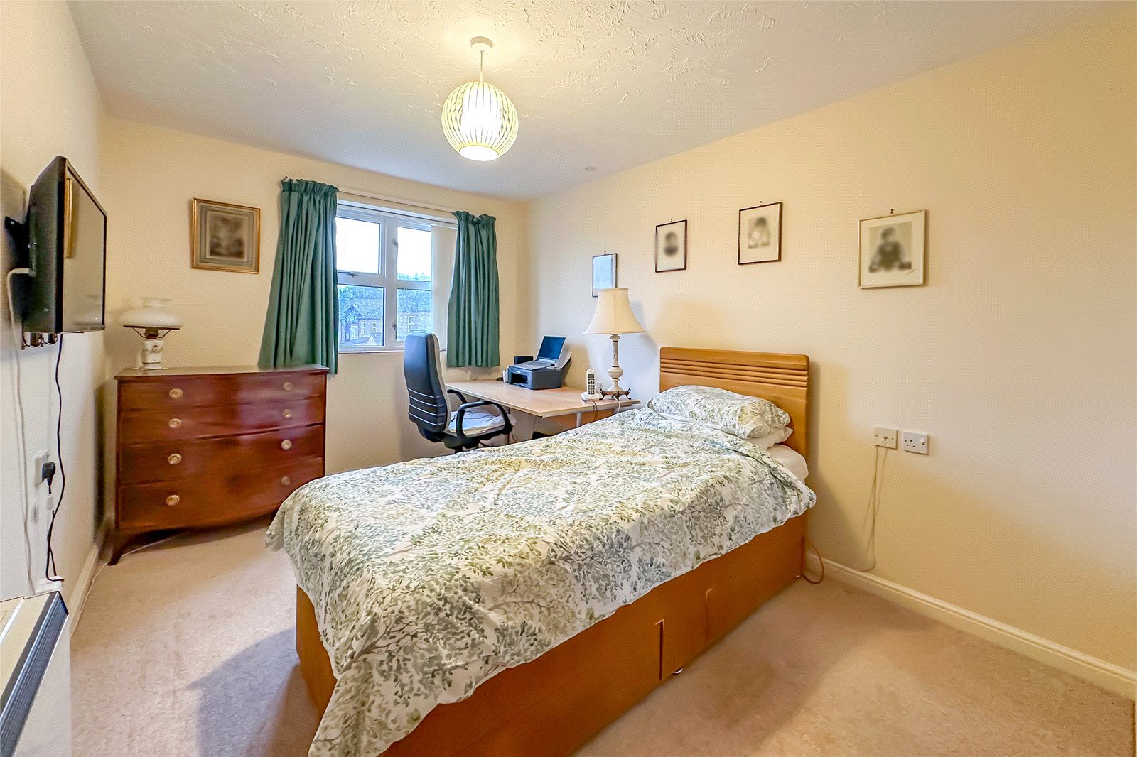 2 bed apartment for sale in Harvest Court, Harvesters, St. Albans, Hertfordshire, AL4  - Property Image 8