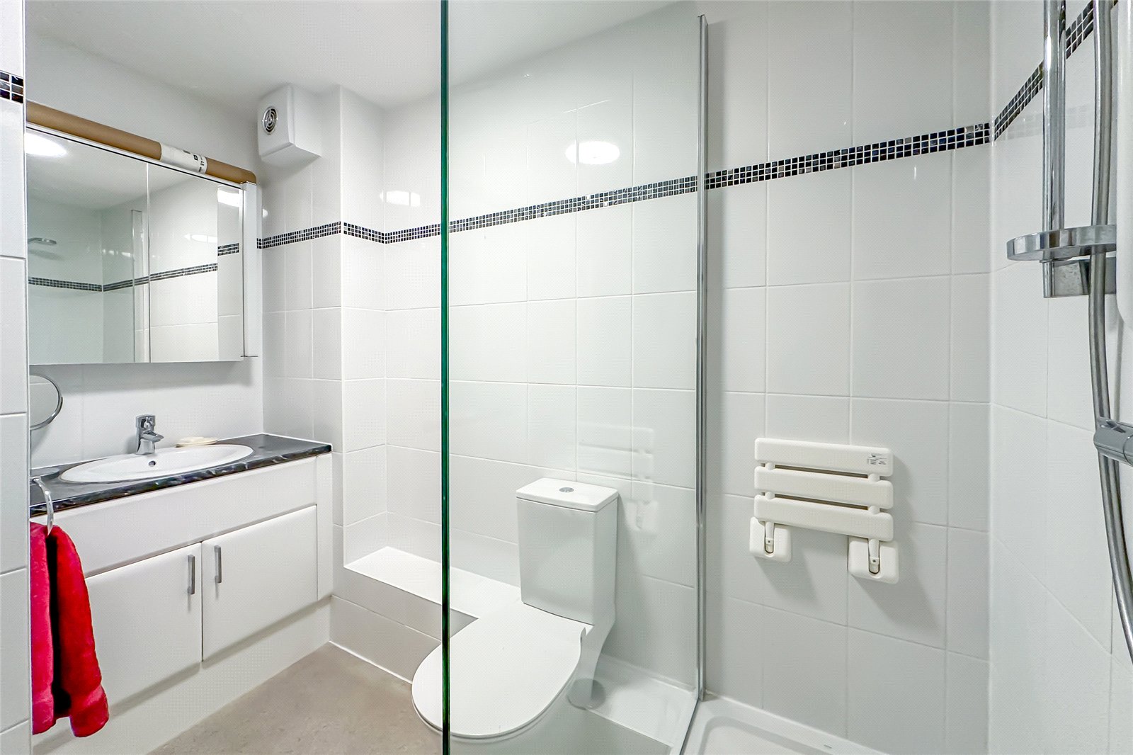 2 bed apartment for sale in Harvest Court, Harvesters, St. Albans, Hertfordshire, AL4  - Property Image 10