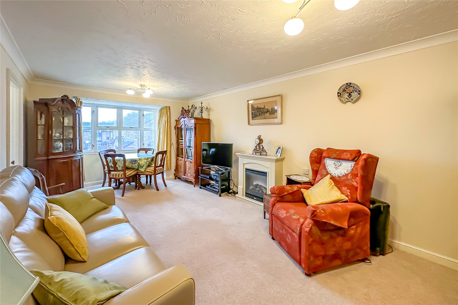 2 bed apartment for sale in Harvest Court, Harvesters, St. Albans, Hertfordshire, AL4  - Property Image 14