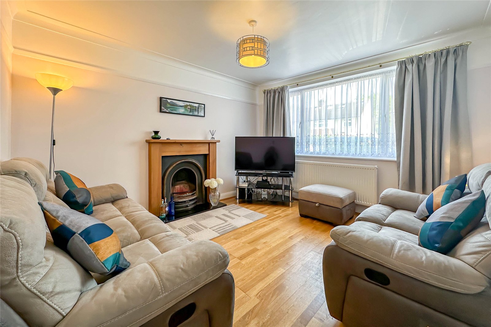 4 bed semi-detached house for sale in Oakwood Drive, St. Albans, Hertfordshire, AL4  - Property Image 3