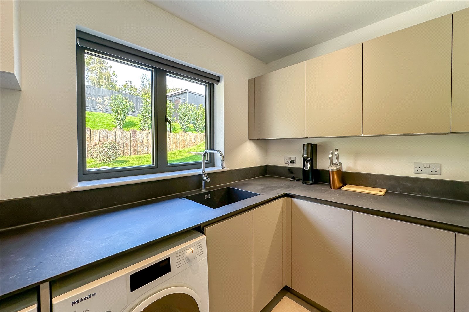 5 bed detached house for sale in Silverwood Barns, St Albans Road, Sandridge, St. Albans, Hertfordshire, AL4 - Property Image 16