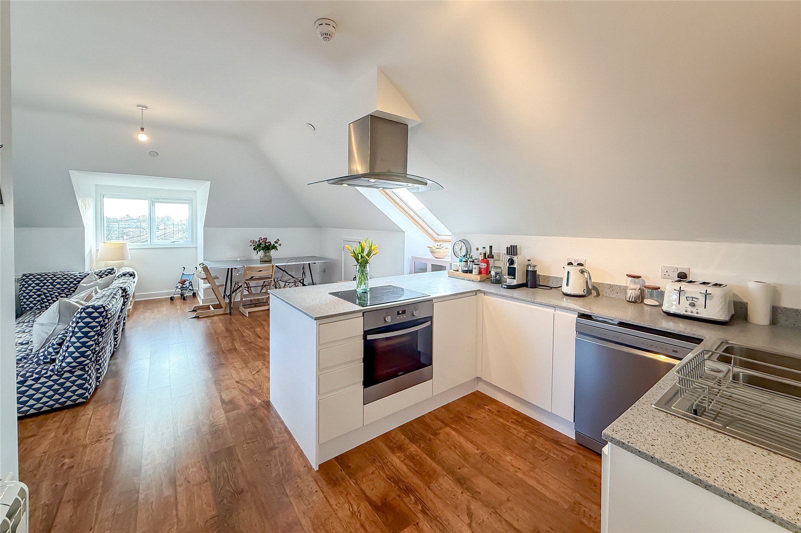 2 bed apartment for sale in Porters Wood House, Porters Wood, St. Albans, Hertfordshire, AL3 - Property Image 2